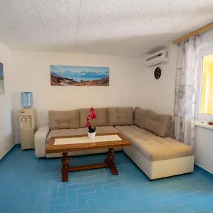 Apartmán Pavic, Vir