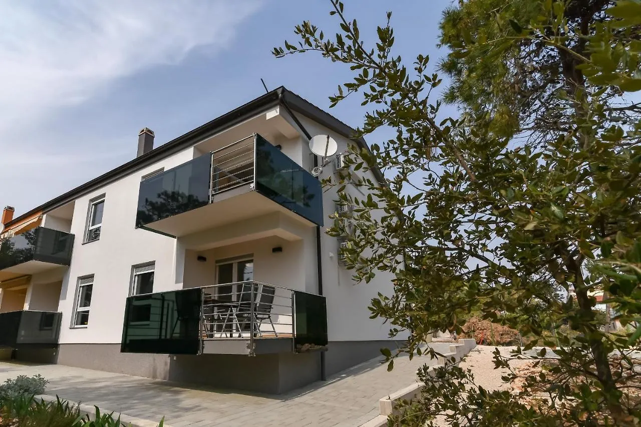 Denis Apartment Vir